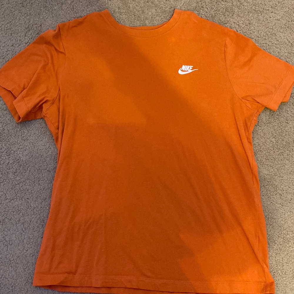 Orange Nike tee. Size Large.